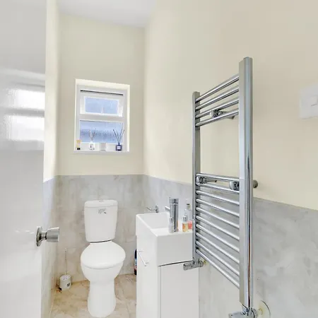 Dartford Town 3 Bed By Harlington Apartment Exterior photo