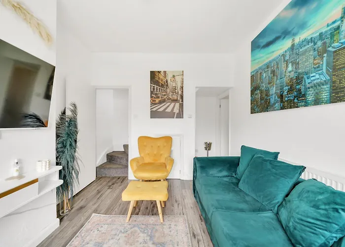 Dartford Town 3 Bed By Harlington