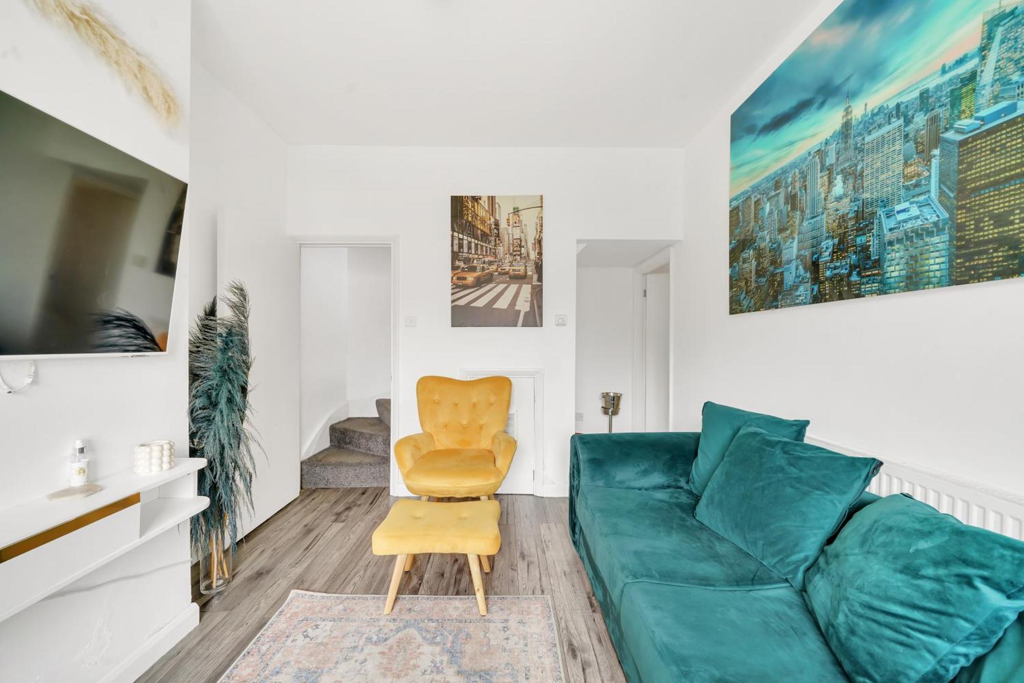 Town 3 Bed By Harlington Apartment Dartford
