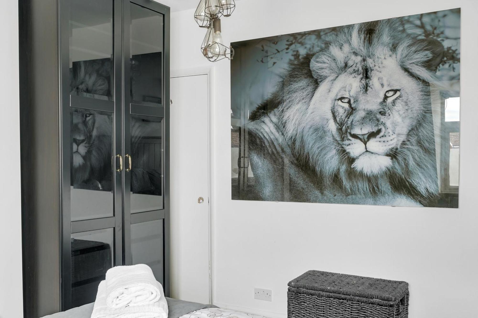 Town 3 Bed By Harlington Apartment Dartford