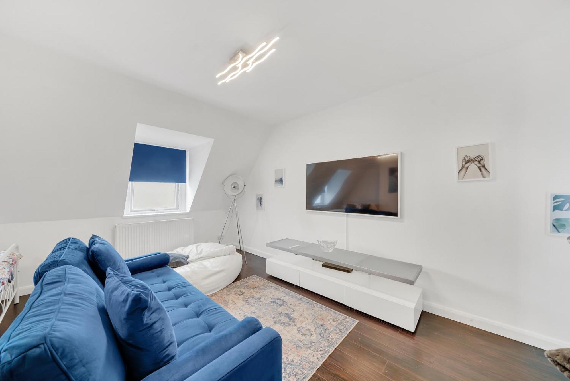 Town 3 Bed By Harlington *