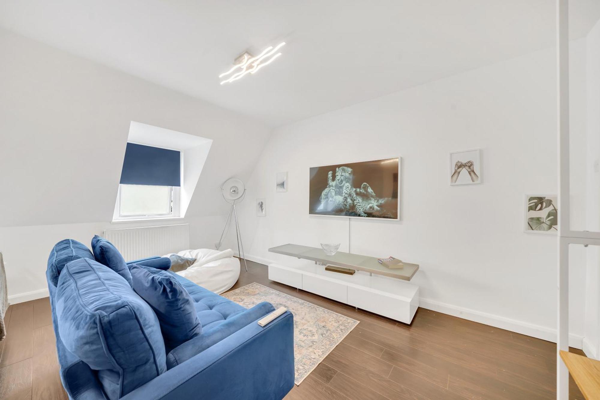 Town 3 Bed By Harlington * Dartford